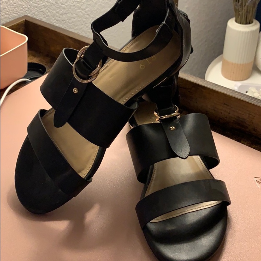 APT. 9 black sandals
